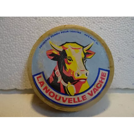 BOITE FROMAGE  LA NOUVELLE  VACHE   8 PORTIONS HT SAVOIE DIAMETRE 11.20CM