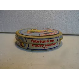 BOITE FROMAGE  LA NOUVELLE  VACHE   8 PORTIONS HT SAVOIE DIAMETRE 11.20CM