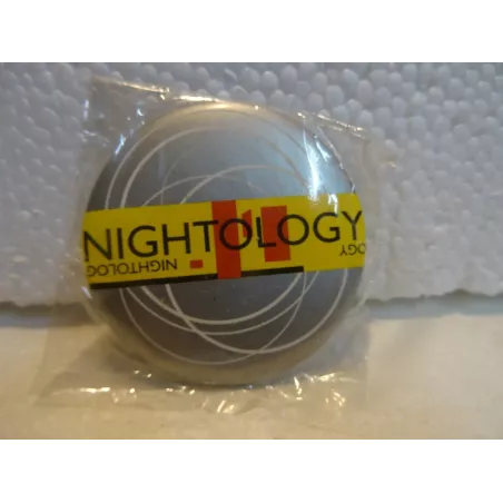 BADGE NIGHTOLOGY  J&B  en tole  diametre 5.50cm