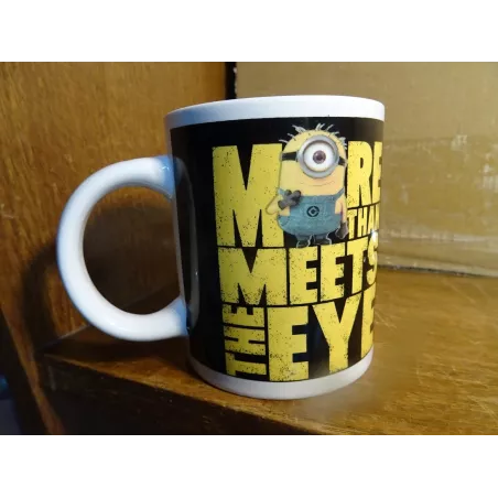 1 MUG LES MINIONS  HT 9.40CM