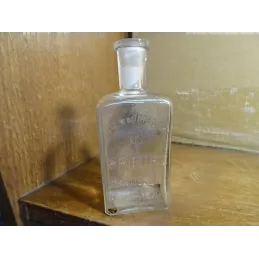 PETITE BOUTEILLE  D'ELIXIR DE MENTHE  DES PRIEURS  HT 11.70CM
