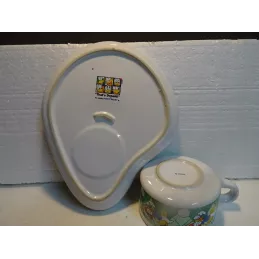 ASSIETTE + TASSE DONALD AU GOLF ASSIETTE 28CM X22CM   TASSE 12CM HT 7CM