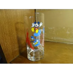 1 VERRE DISNEYLAND PARIS...