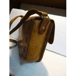 SACOCHE EN CUIR  24CM X20CM