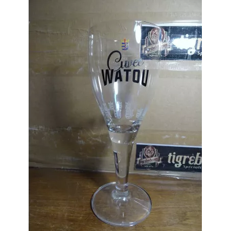 1 VERRE CUVEE WATOU  25/33CL HT 22.40CM