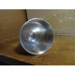 UNE TIMBALE DONALD EN METAL ARGENTE  HT 8CM  AVEC UN POINSON