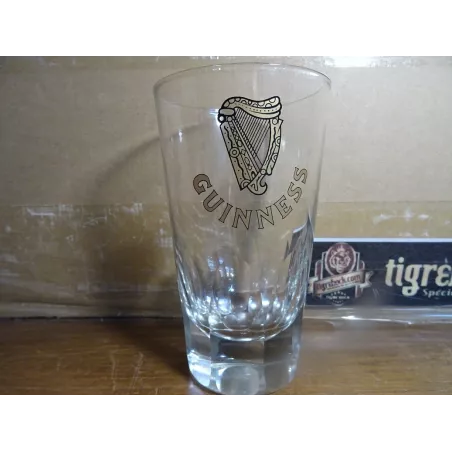 1 VERRE GUINNESS  33CL  HT 14.80CM