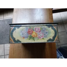 BOITE EN FER ANCIENNE  17.70CM X15.80CM