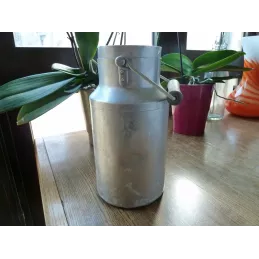 POT A LAIT  HT 22CM  DIAMETRE 12.50CM