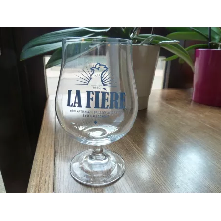 1 VERRE  LA FIERE  25/33CL  HT 15.40CM