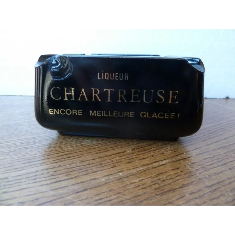 Ancien cendrier de bistrot publicitaire en verre noir CHARTREUSE