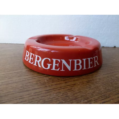 CENDRIER  BERGENBIER EN EMAIL DIAMETRE 14.20CM