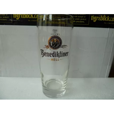 1 VERRE  BENEDIKTINER 50CL  HT 18.50CM