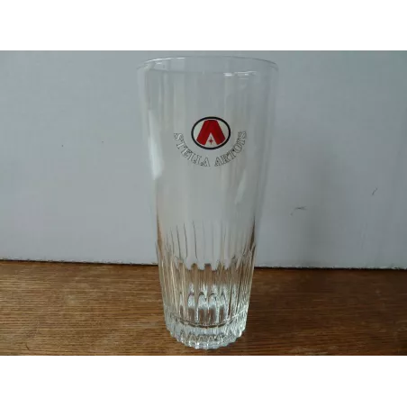 1 VERRE STELLA  ARTOIS 25CL HT.14.90CM