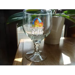 1 VERRE LEFFE  33CL HT.15.30CM