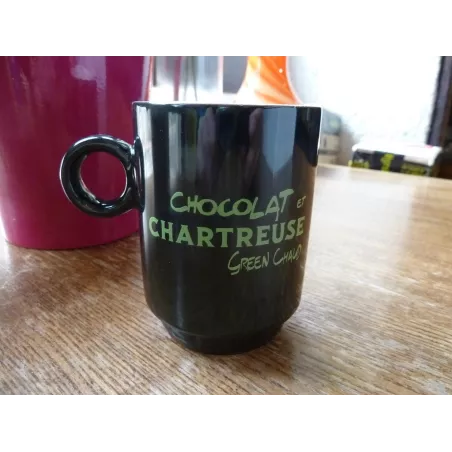 PETIT MUG CHARTREUSE HT 9.10CM DIAMETRE 6.50CM