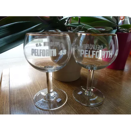 2 VERRES PELFORTH 43  25CL DIFFERENTS  HT 15.70CM