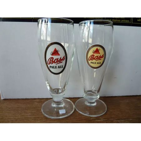 2 VERRES BASS 25CL DIFFERENTS  HT 17.50CM