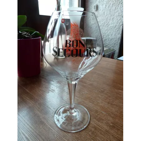 1 VERRE  BON SECOURS 25/33CL HT 21.60CM