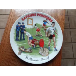ASSIETTE  SAPEURS POMPIERS LE PARCOURS SPORTIF  DIAMETRE 24CM