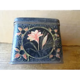BOITE  ANCIENNE  9CM X7CM  HT 6.20CM