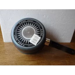 CASSEROLE  TEFAL AVEC COUVERCLE  DIAMETRE 18CM