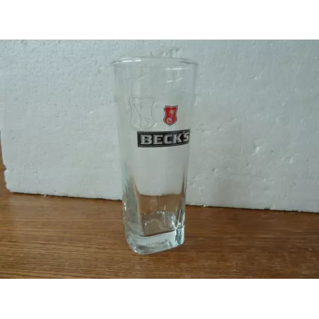 1 VERRE BECK'S 25CL HT. 15.50CM