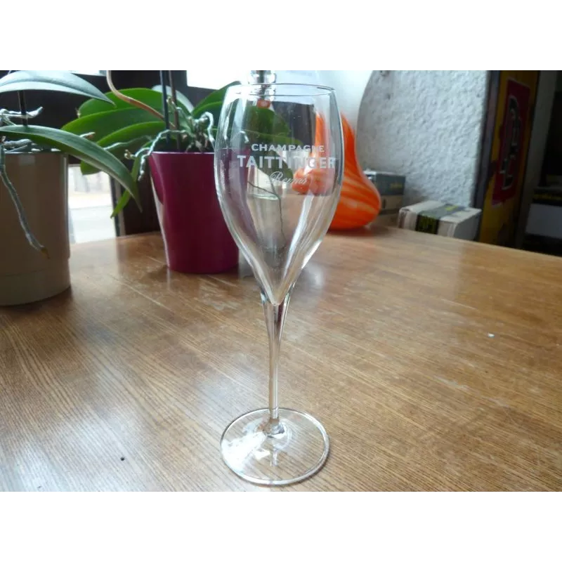 6 FLUTES CHAMPAGNE TAITTINGER 15CL HT 19.40CM