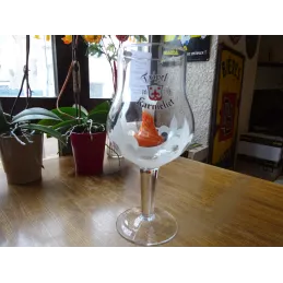 1 VERRE TRIPEL KARMELIET  3 LITRES  HT 36.80CM