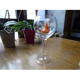 1 VERRE PAIX DIEU 33/50CL HT 27CM
