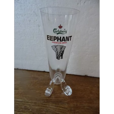 1 VERRE CORNE CARLSBERG  ELEPHANT BEER HT 17.20CM