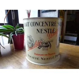 BOITE PRESENTOIR  NESTLE  27CM X 16CM  HT 27CM ANNEE 1930/1935