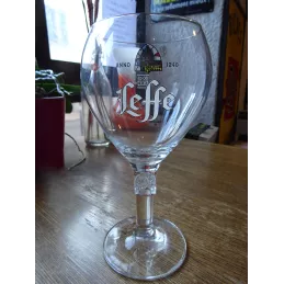1 VERRE LEFFE 50CL  NOUVEAU MODELE  HT 22CM