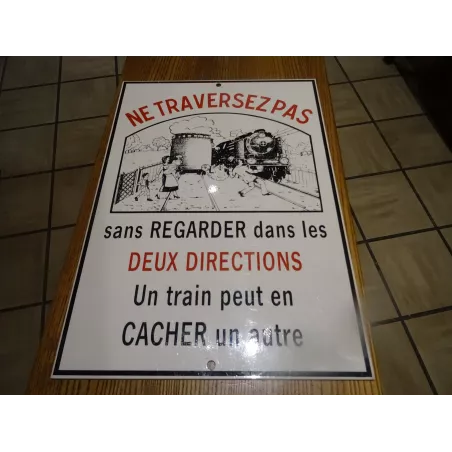 PLAQUE EMAILLEE SNCF  NE TRAVERSEZ PAS  38CM X27CM