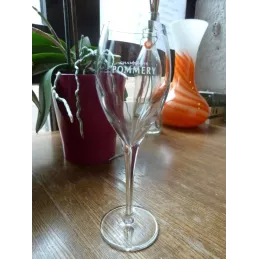 6 FLUTES CHAMPAGNE  POMMERY 10CL/16CL HT 19.50CM