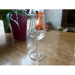 8 VERRES COGNAC HENNESSY 12CL  HT 14.30CM