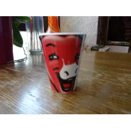 1 GOBELET VACHE QUI RIT  EN CERAMIQUE  HT 8CM