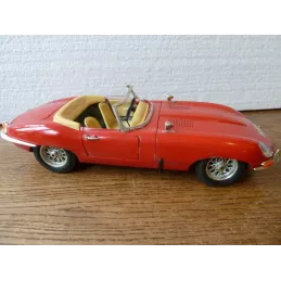 VOITURE  JAGUAR 1/18 BURAGO  LONGUEUR 26CM