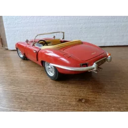VOITURE  JAGUAR 1/18 BURAGO  LONGUEUR 26CM