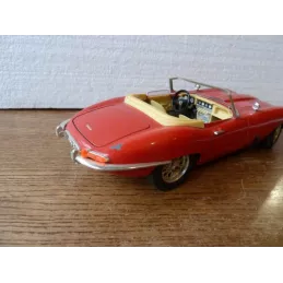 VOITURE  JAGUAR 1/18 BURAGO  LONGUEUR 26CM
