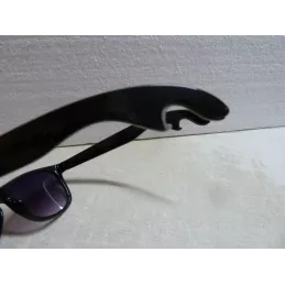 UNE PAIRE DE LUNETTE DE SOLEIL DECAPSULEUR  CUVEE DES TROLLS