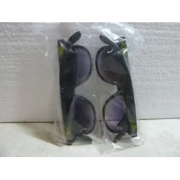DEUX PAIRES DE LUNETTE DE SOLEIL DECAPSULEUR  CUVEE DES TROLLS