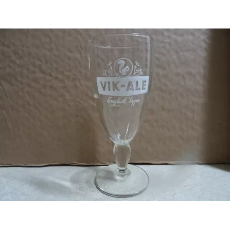 1 VERRE VIK-ALE 25CL HT 17CM
