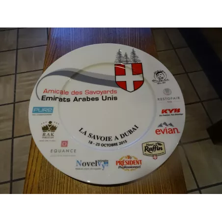 GRANDE ASSIETTE EN PORCELAINE  AMICALE DES SAVOYARDS EMIRATS ARABES UNIS