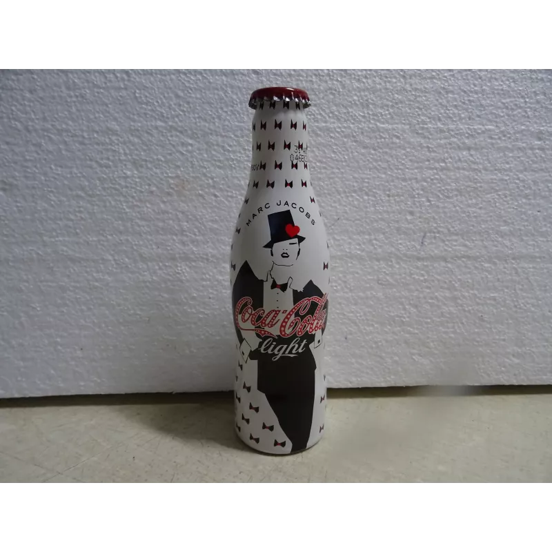 BOUTEILLE COCA-COLA LIGHT MARC JACOB VIDE AVEC SA CAPSULE BOUTEILLE COCA-COLA LIGHT MARC JACOB VIDE AVEC SA CAPSULE