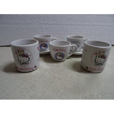HELLO KITTY  LE LOT 7 PIECES