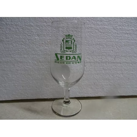 1 VERRE SEDAN  25CL HT 17CM ECRITURE ET LOGO VERT