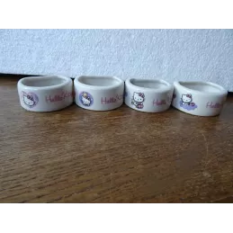 HELLO KITTY 4 RONDS DE SERVIETTE DIFFERENTS