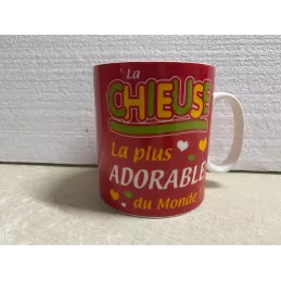 TRES GROS MUG  LA CHIEUSE LA PLUS ADORABLE  DU MONDE  75CL HT.12.80CM