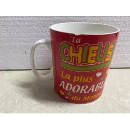 TRES GROS MUG  LA CHIEUSE LA PLUS ADORABLE  DU MONDE  75CL HT.12.80CM